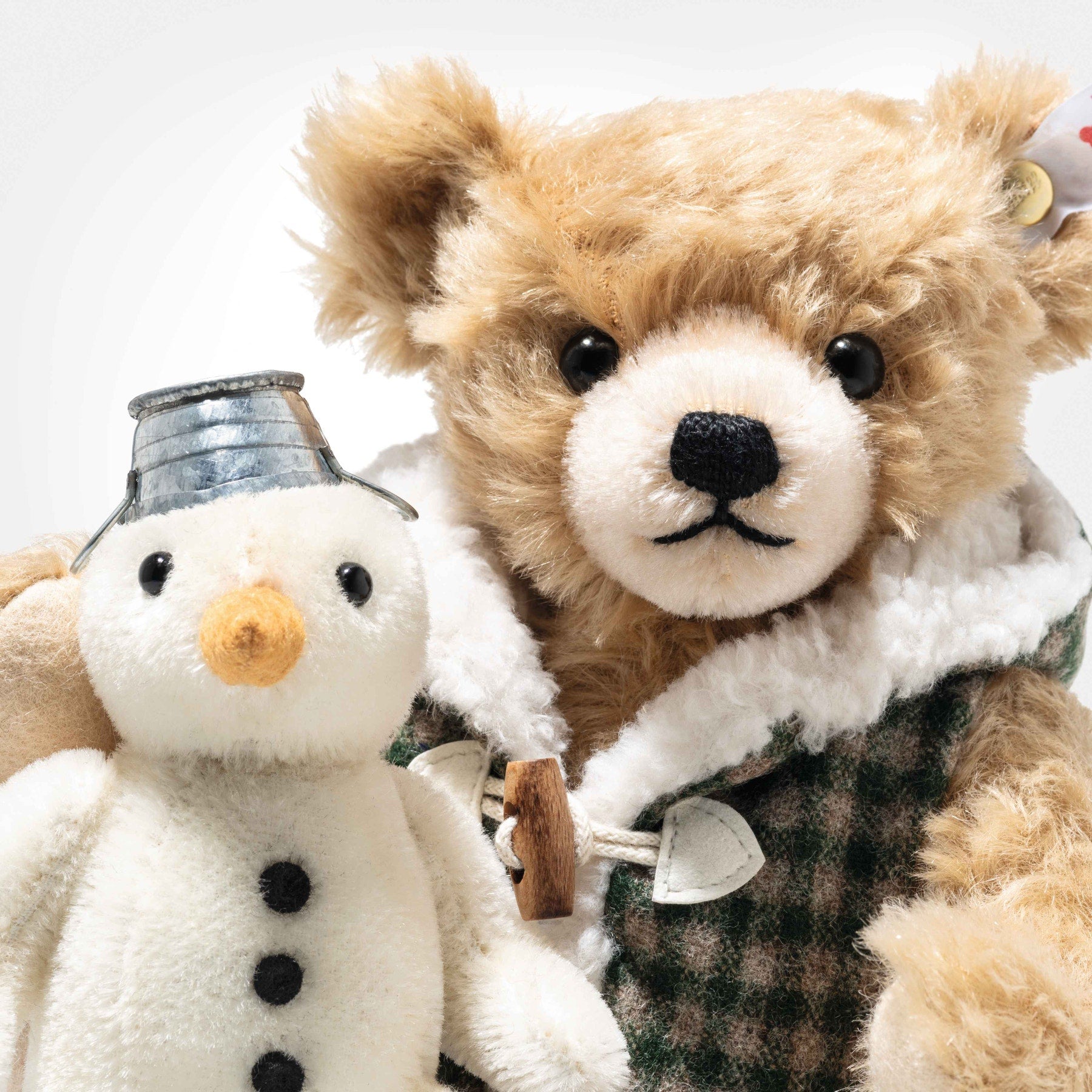 Steiff: Teddy Bear with Snowman – Stage Nine Entertainment