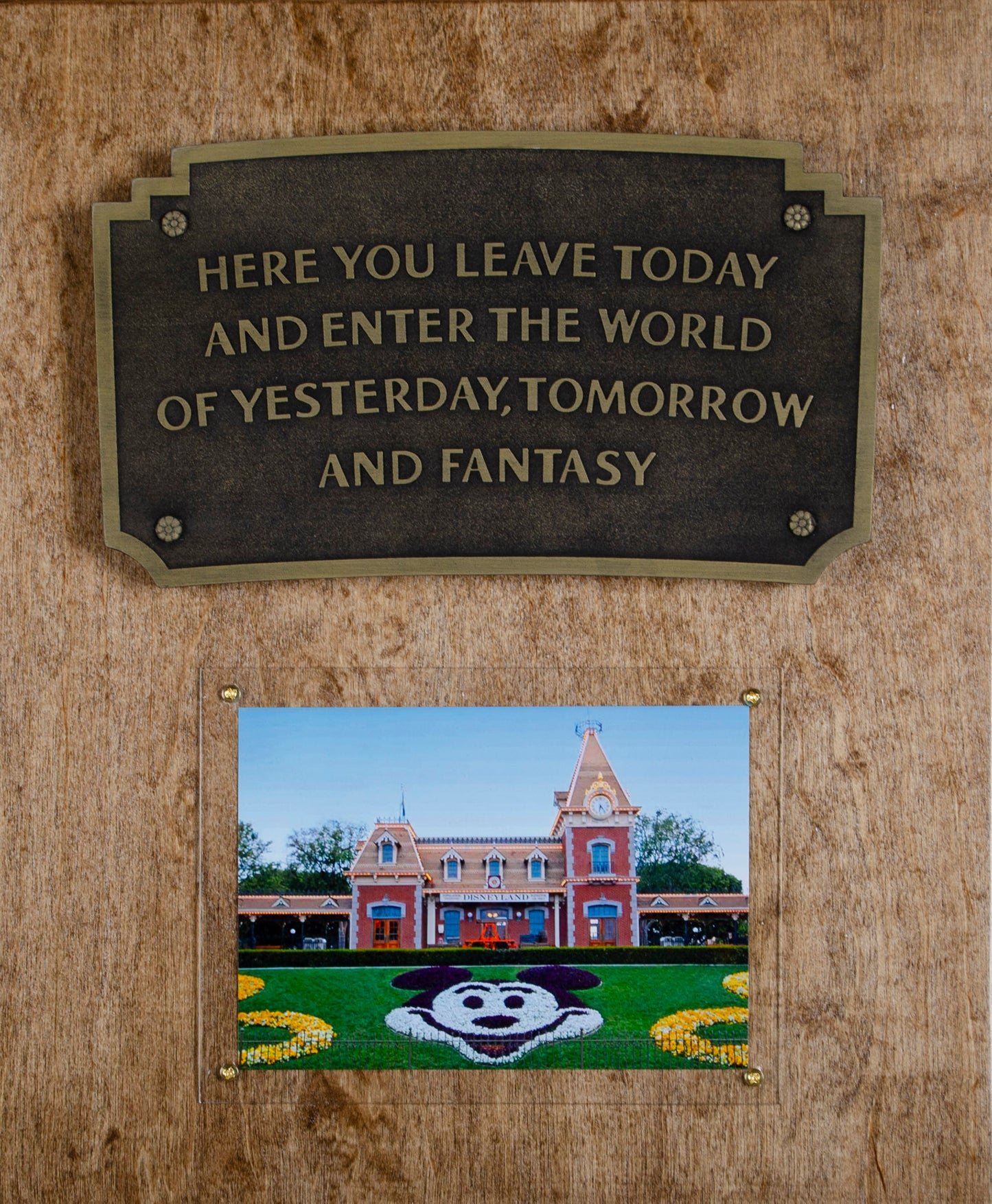 Disneyland Main Entrance Plaque (Replica Casting)