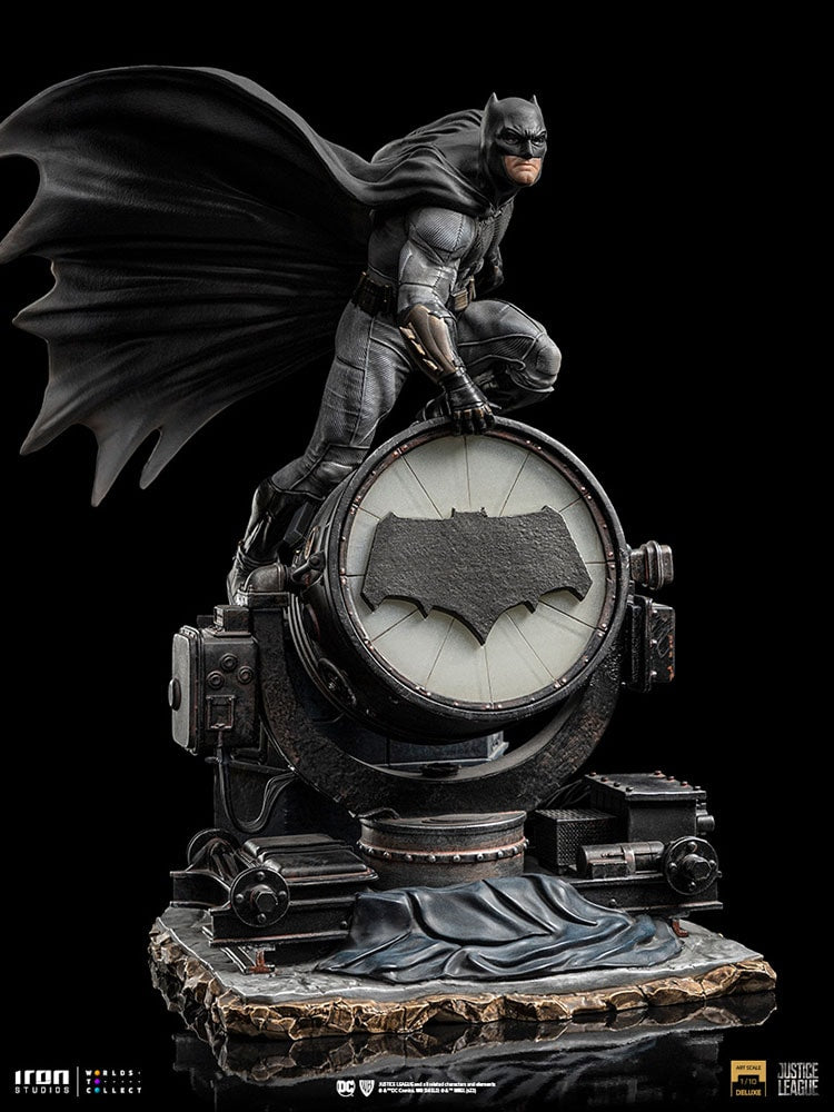 Batman On Batsignal Deluxe 1:10 Scale Statue