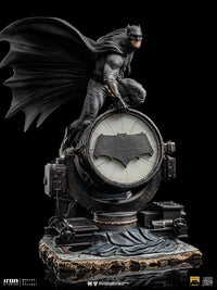 Batman On Batsignal Deluxe 1:10 Scale Statue