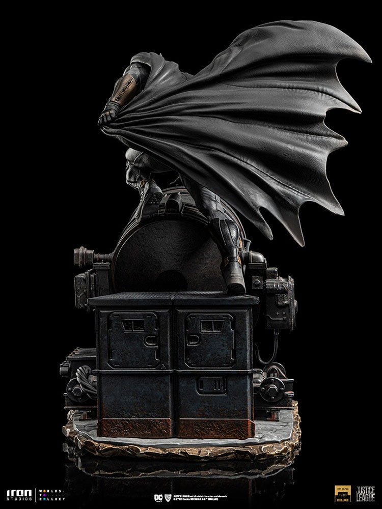 Batman On Batsignal Deluxe 1:10 Scale Statue