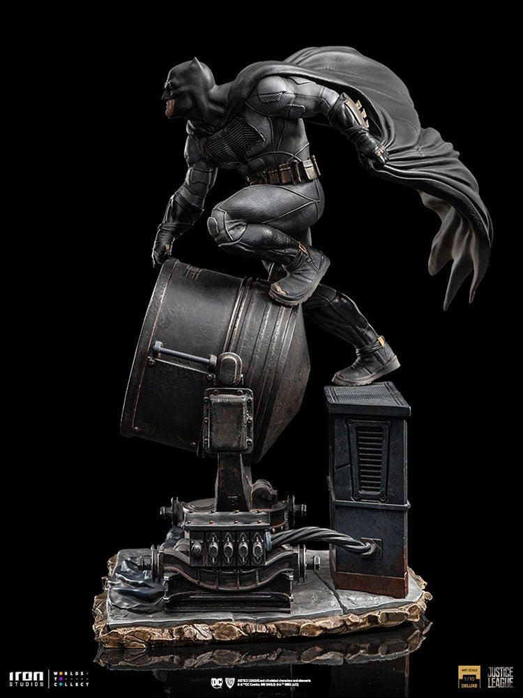 Batman On Batsignal Deluxe 1:10 Scale Statue
