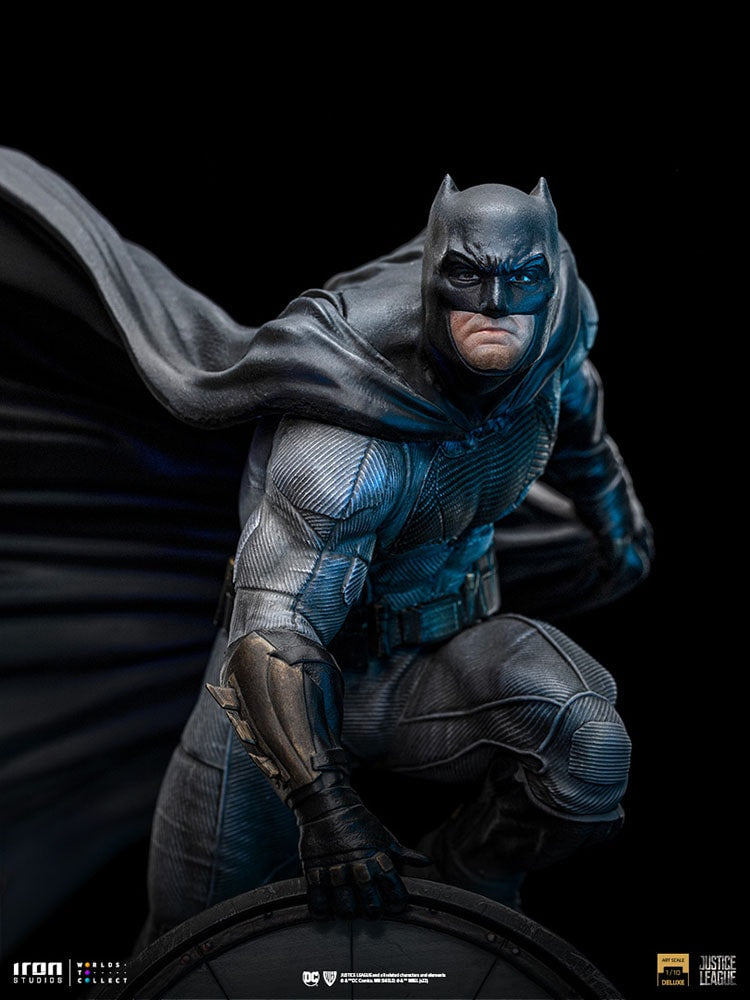 Batman On Batsignal Deluxe 1:10 Scale Statue