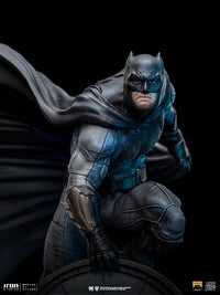 Batman On Batsignal Deluxe 1:10 Scale Statue