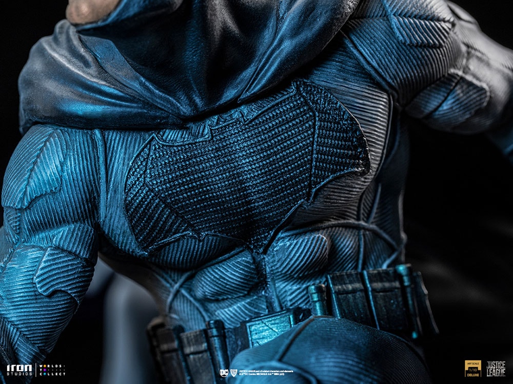 Batman On Batsignal Deluxe 1:10 Scale Statue