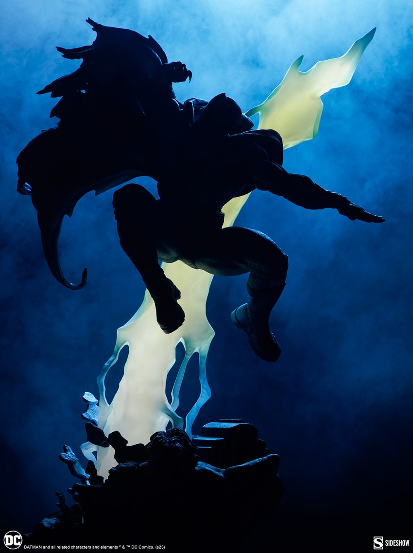 Batman The Dark Knight Returns Premium Format Figure