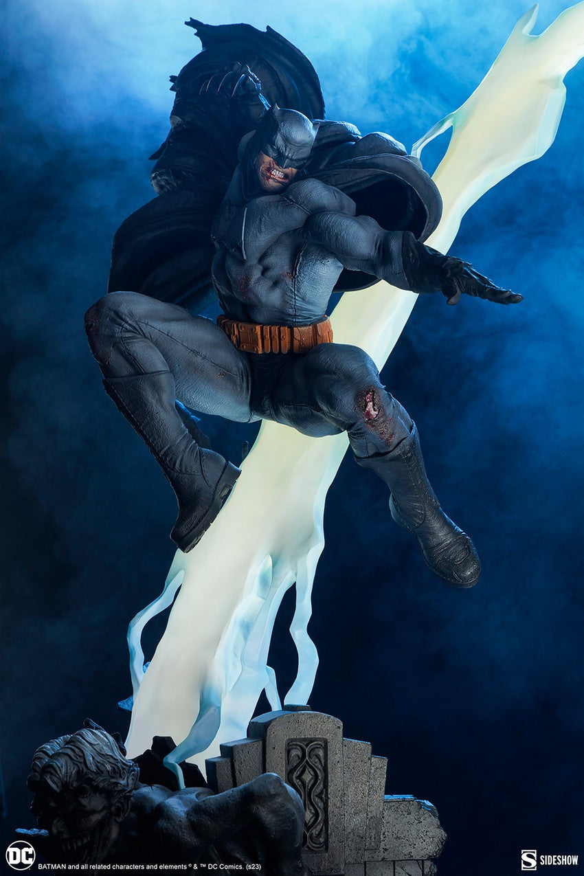 Batman The Dark Knight Returns Premium Format Figure