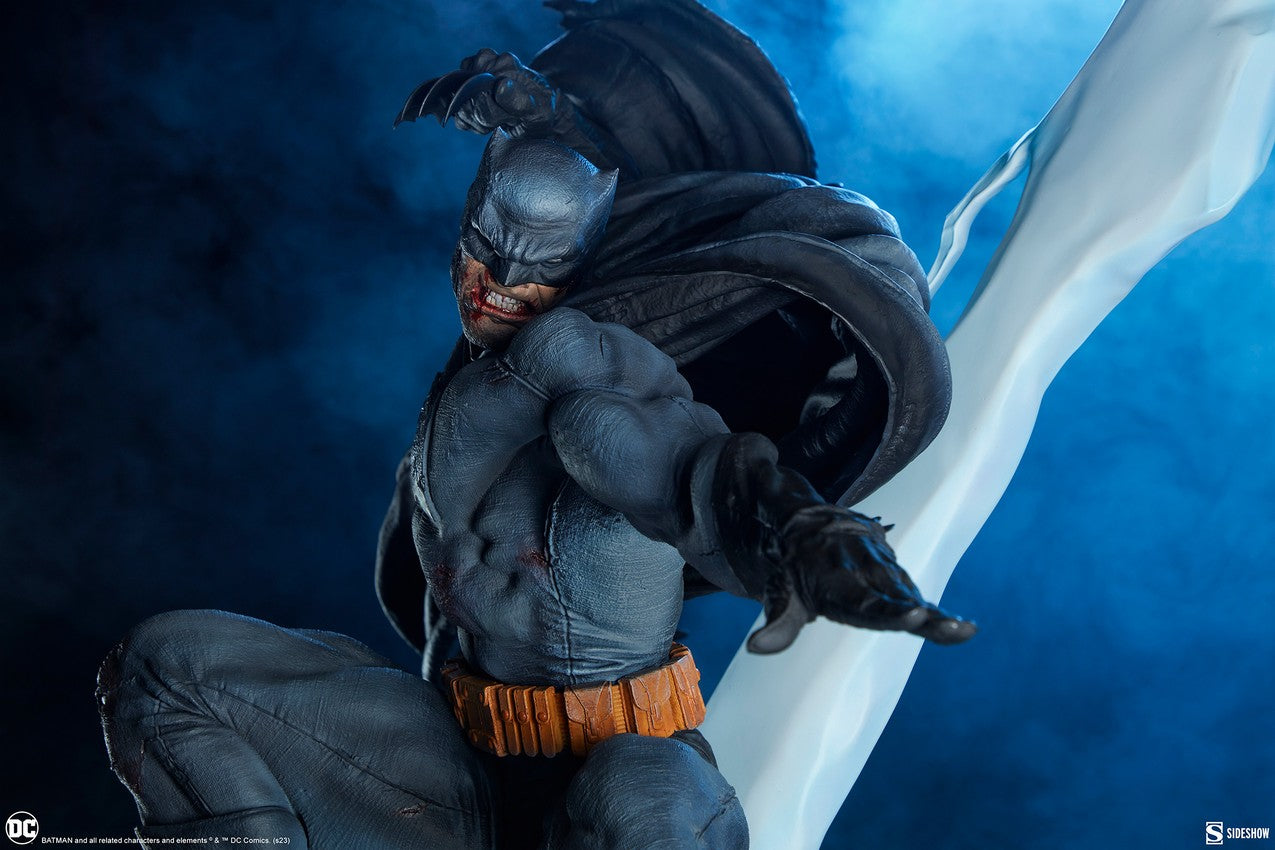 Batman The Dark Knight Returns Premium Format Figure