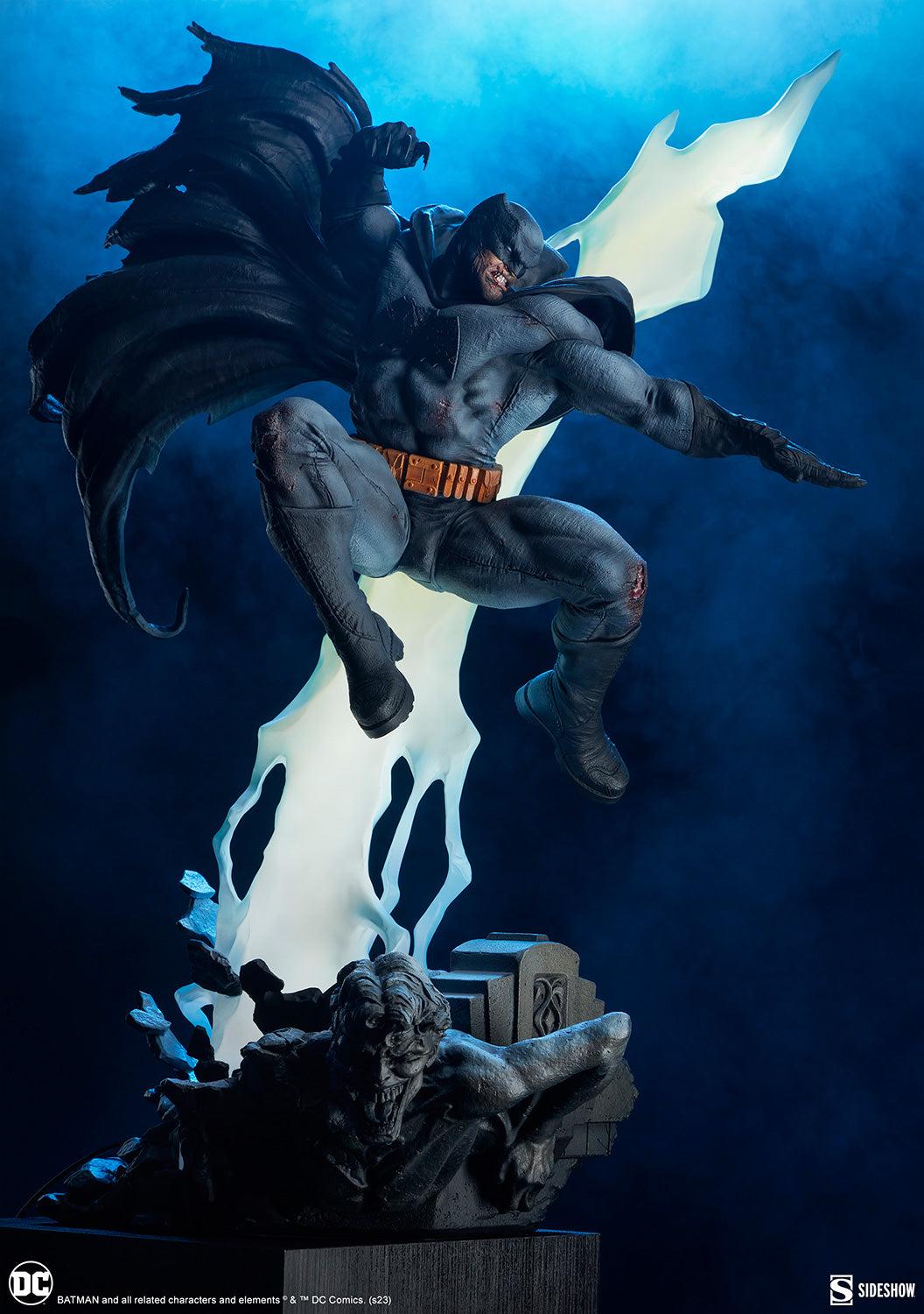 Batman The Dark Knight Returns Premium Format Figure