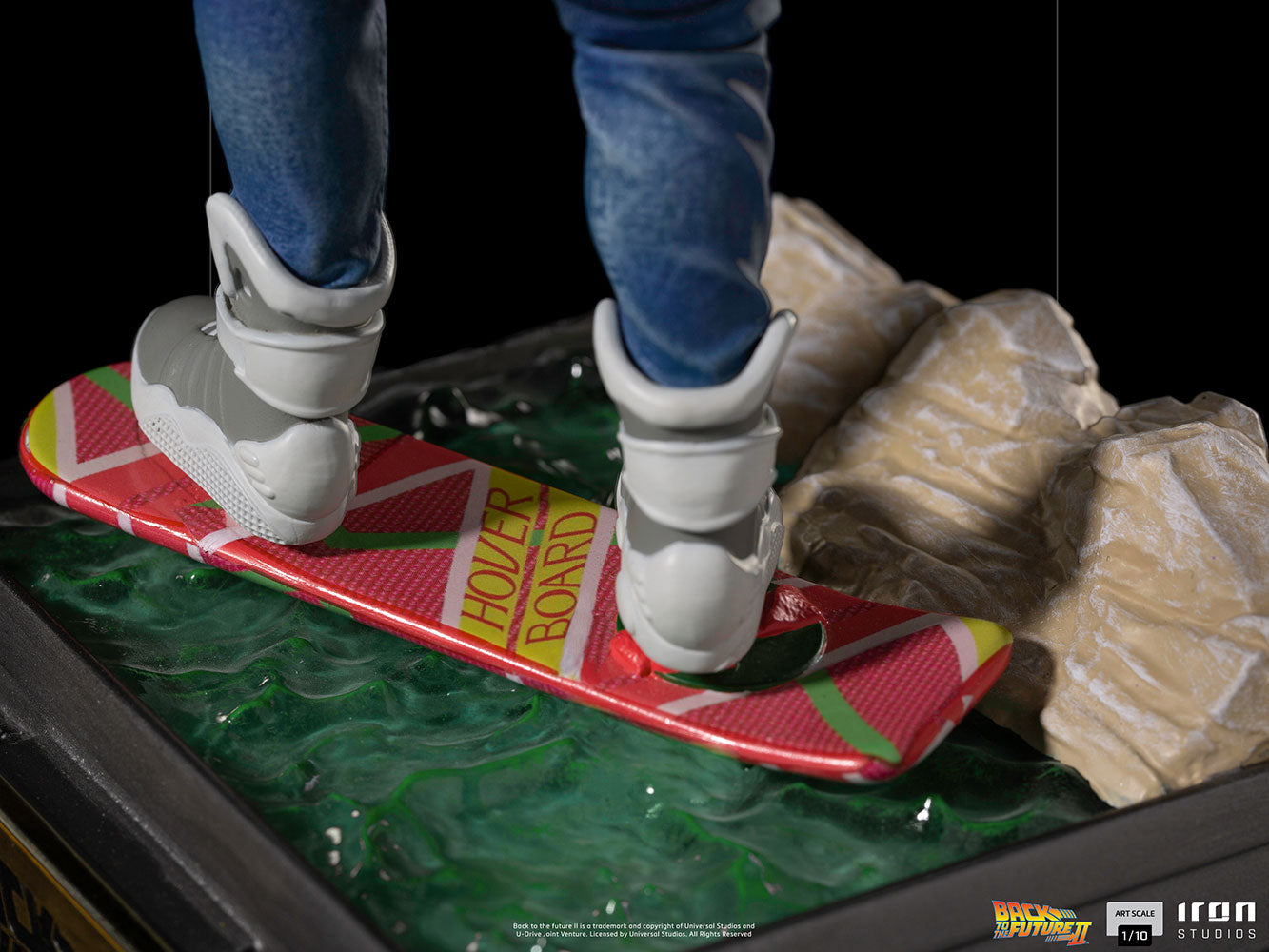 Marty McFly On Hoverboard 1:10 Scale Iron Studios